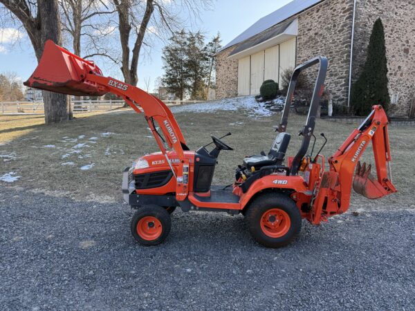 2010 Kubota BX25 Tractor Loader Backhoe - Image 10