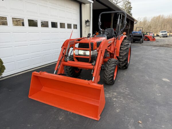 2003 Kubota Grand L3130 Tractor Loader Backhoe - Image 4