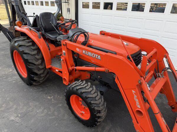 2003 Kubota Grand L3130 Tractor Loader Backhoe - Image 25