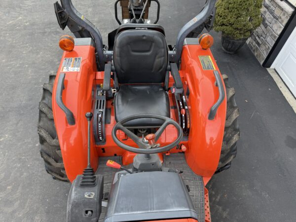 2003 Kubota Grand L3130 Tractor Loader Backhoe - Image 33