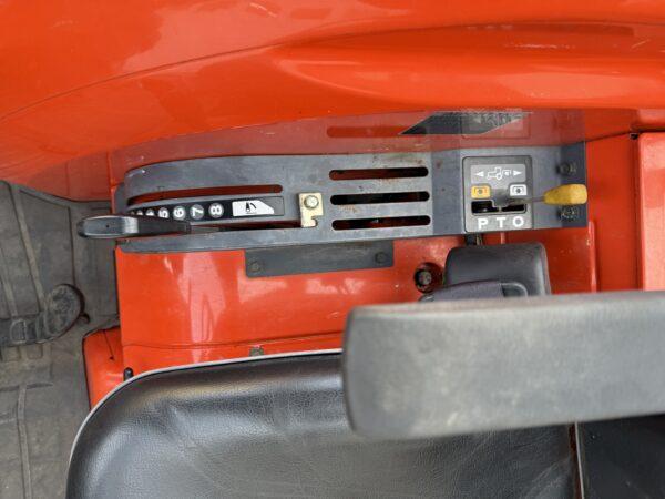 2003 Kubota Grand L3130 Tractor Loader Backhoe - Image 35