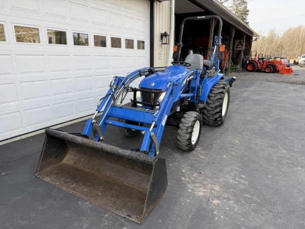 2005 New Holland TC33DA Tractor Loader Backhoe - Image 4