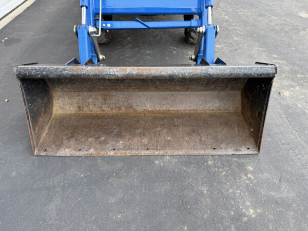2005 New Holland TC33DA Tractor Loader Backhoe - Image 6