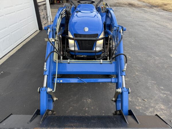 2005 New Holland TC33DA Tractor Loader Backhoe - Image 7