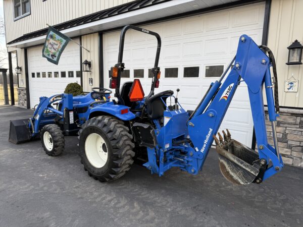 2005 New Holland TC33DA Tractor Loader Backhoe - Image 11