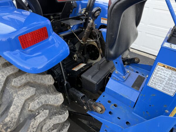 2005 New Holland TC33DA Tractor Loader Backhoe - Image 21