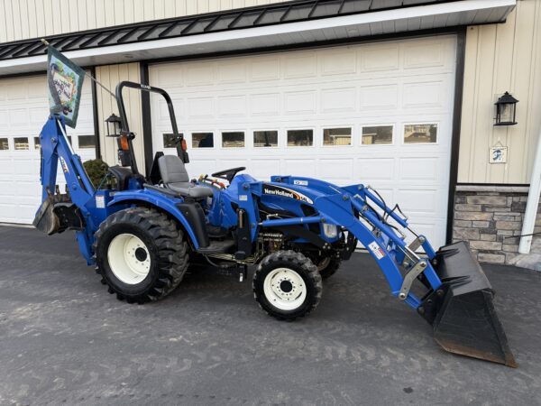 2005 New Holland TC33DA Tractor Loader Backhoe - Image 24