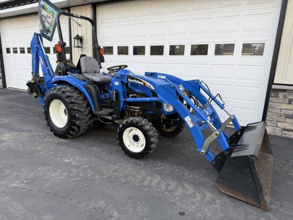 2005 New Holland TC33DA Tractor Loader Backhoe - Image 25