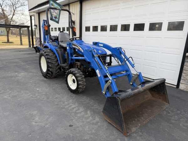 2005 New Holland TC33DA Tractor Loader Backhoe - Image 26