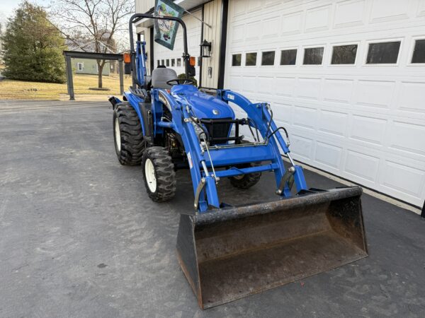 2005 New Holland TC33DA Tractor Loader Backhoe - Image 27