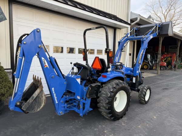 2005 New Holland TC33DA Tractor Loader Backhoe - Image 32