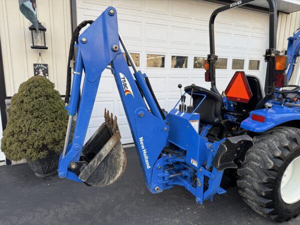 2005 New Holland TC33DA Tractor Loader Backhoe - Image 33