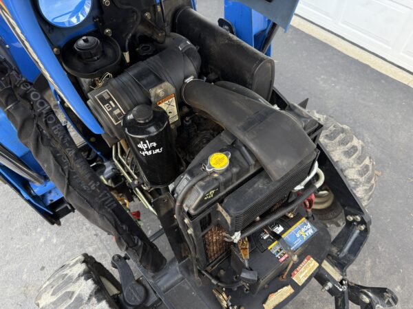 2005 New Holland TC33DA Tractor Loader Backhoe - Image 37