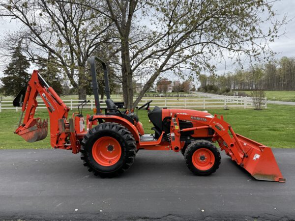 2010 Kubota B3300 Tractor Loader Backhoe