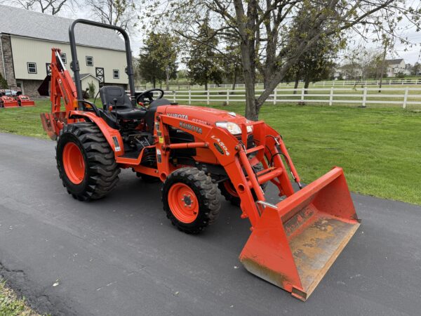 2010 Kubota B3300 Tractor Loader Backhoe - Image 4