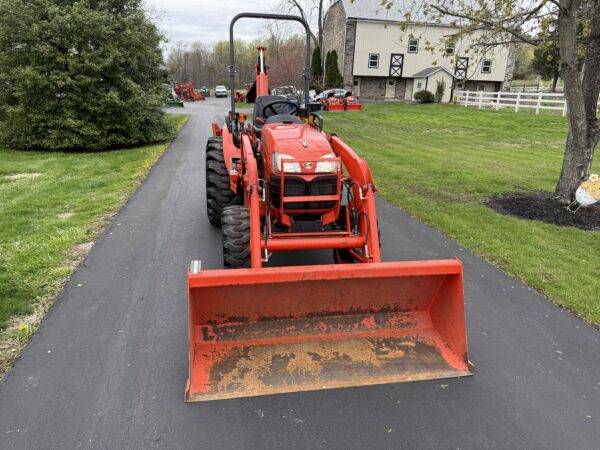 2010 Kubota B3300 Tractor Loader Backhoe - Image 5