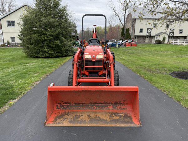2010 Kubota B3300 Tractor Loader Backhoe - Image 6