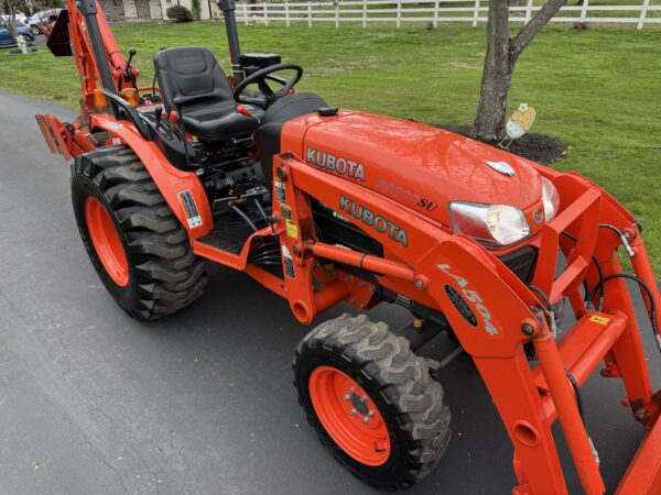 2010 Kubota B3300 Tractor Loader Backhoe - Image 9
