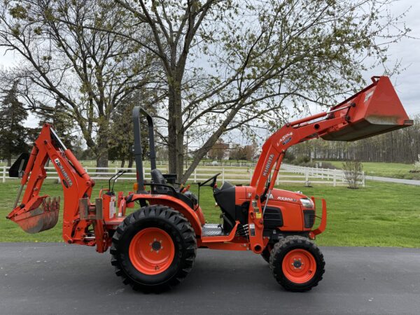 2010 Kubota B3300 Tractor Loader Backhoe - Image 12