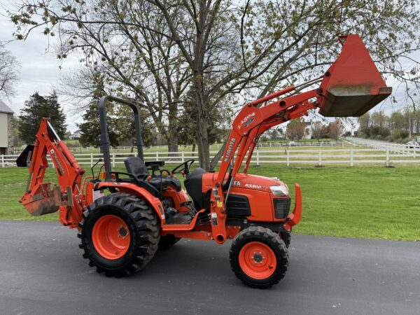 2010 Kubota B3300 Tractor Loader Backhoe - Image 13