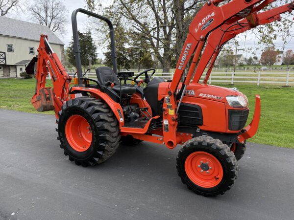 2010 Kubota B3300 Tractor Loader Backhoe - Image 14
