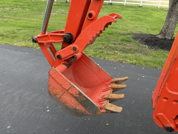 2010 Kubota B3300 Tractor Loader Backhoe - Image 17