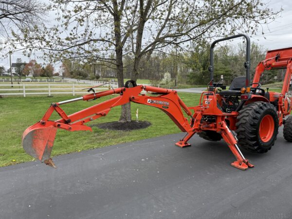 2010 Kubota B3300 Tractor Loader Backhoe - Image 18