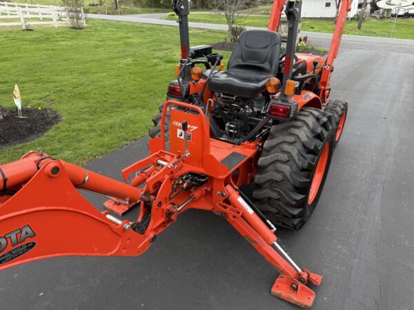 2010 Kubota B3300 Tractor Loader Backhoe - Image 19