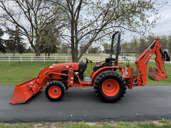 2010 Kubota B3300 Tractor Loader Backhoe - Image 24