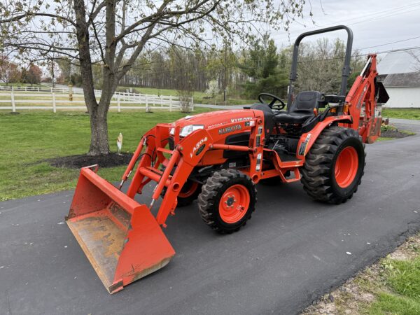 2010 Kubota B3300 Tractor Loader Backhoe - Image 25