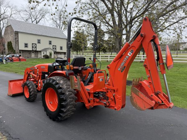 2010 Kubota B3300 Tractor Loader Backhoe - Image 27