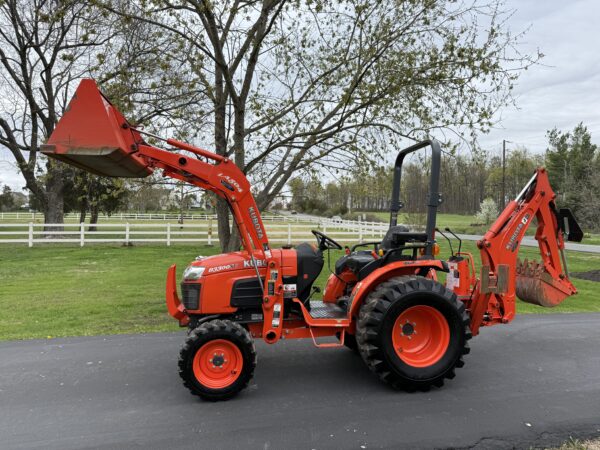 2010 Kubota B3300 Tractor Loader Backhoe - Image 30