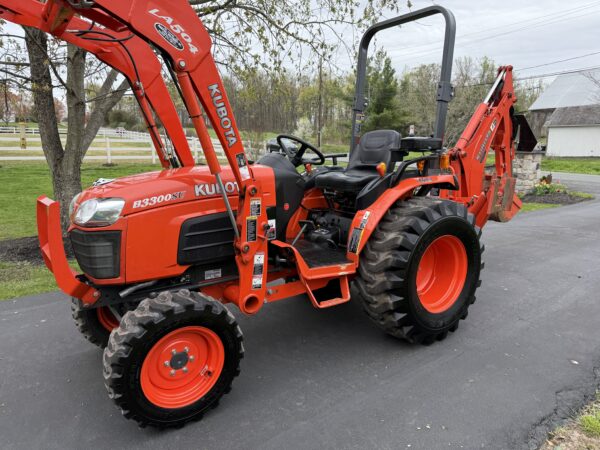 2010 Kubota B3300 Tractor Loader Backhoe - Image 31
