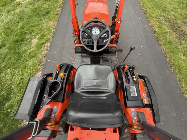 2010 Kubota B3300 Tractor Loader Backhoe - Image 33