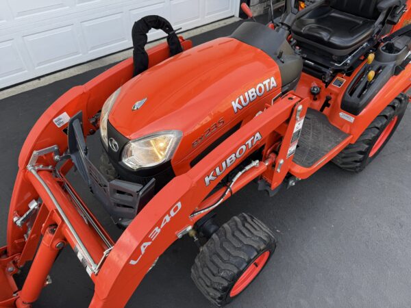 2019 Kubota BX23S Tractor Loader Backhoe - Image 9