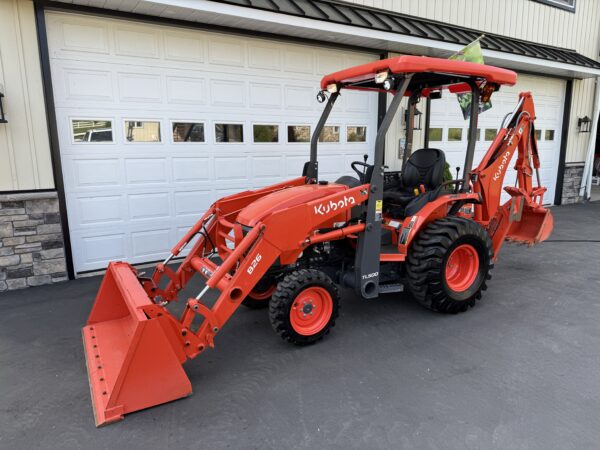 2020 Kubota B26 Tractor Loader Backhoe - Image 3