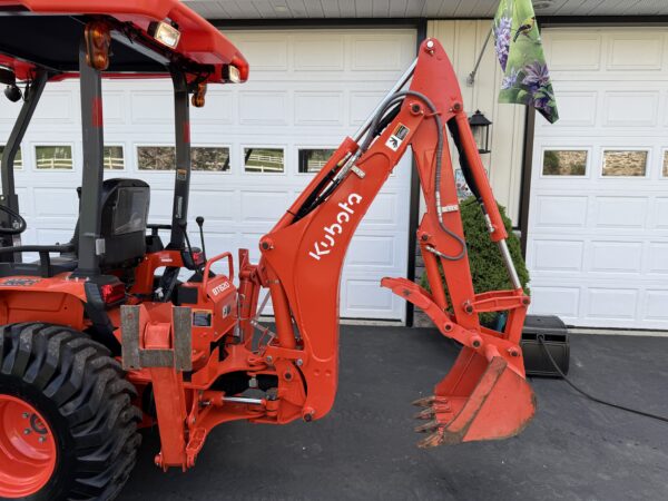 2020 Kubota B26 Tractor Loader Backhoe - Image 11