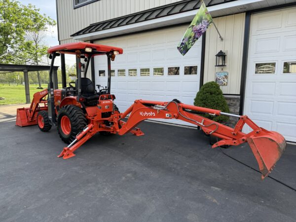 2020 Kubota B26 Tractor Loader Backhoe - Image 14