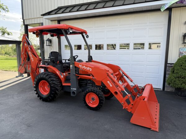 2020 Kubota B26 Tractor Loader Backhoe - Image 26