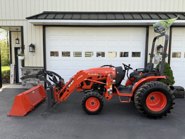 2021 Kubota LX2610 Tractor Loader Grapple - Image 2