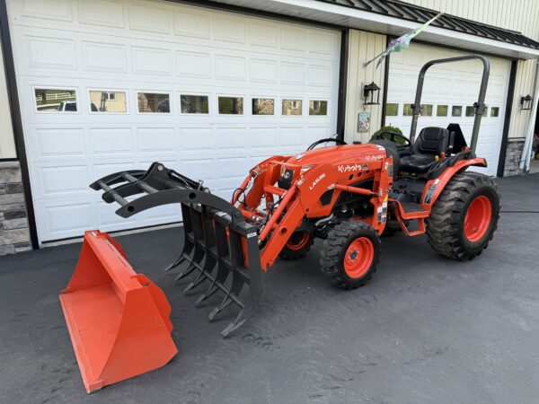2021 Kubota LX2610 Tractor Loader Grapple - Image 3