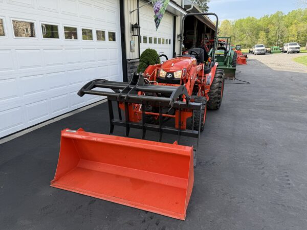 2021 Kubota LX2610 Tractor Loader Grapple - Image 4