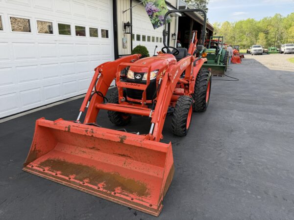 2023 Kubota L2501 Tractor Loader Backhoe - Image 4