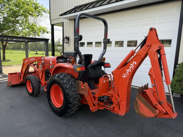 2023 Kubota L2501 Tractor Loader Backhoe - Image 11