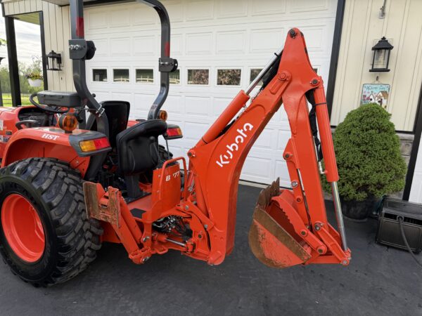 2023 Kubota L2501 Tractor Loader Backhoe - Image 12