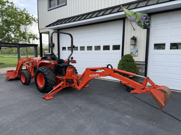 2023 Kubota L2501 Tractor Loader Backhoe - Image 14