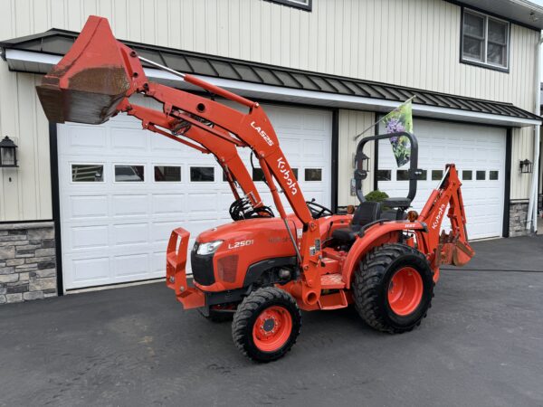 2023 Kubota L2501 Tractor Loader Backhoe - Image 19