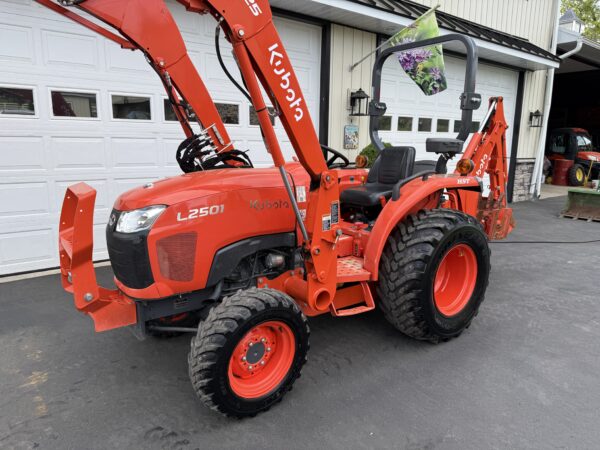 2023 Kubota L2501 Tractor Loader Backhoe - Image 20