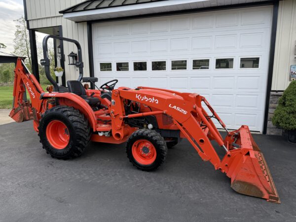 2023 Kubota L2501 Tractor Loader Backhoe - Image 28