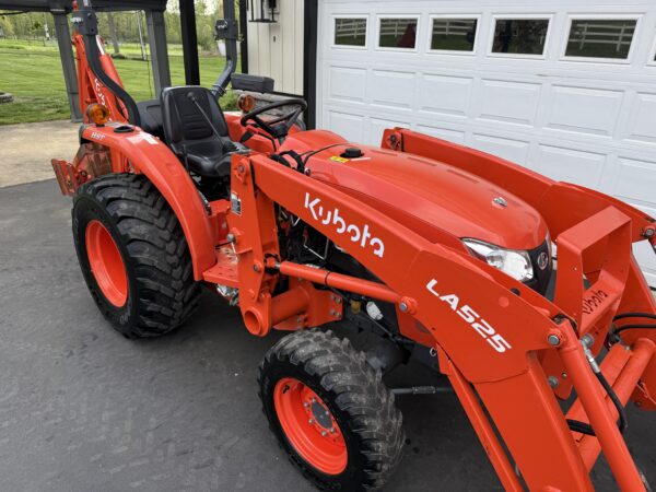 2023 Kubota L2501 Tractor Loader Backhoe - Image 31